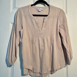 Vineyard Vines linen top.
